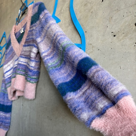 NWOT Aritzia Sunday Best Kitten V Neck Cropped Stripe Sweater - Picture 3 of 10